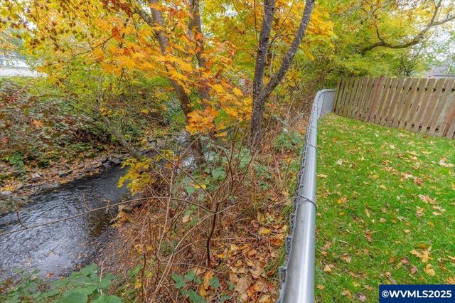 997 20th St SE, Salem, OR 97301