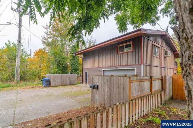 997 20th St SE, Salem, OR 97301