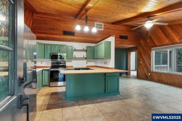 997 20th St SE, Salem, OR 97301