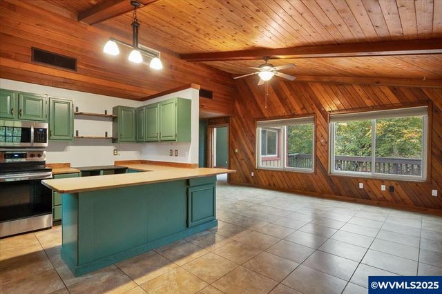 997 20th St SE, Salem, OR 97301