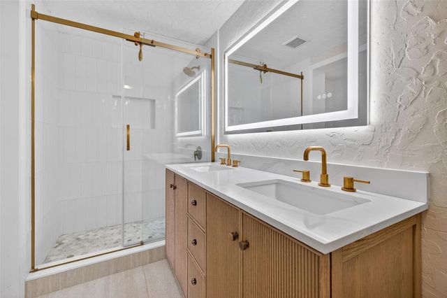 637 41ST AVENUE NE, St Petersburg, FL 33703