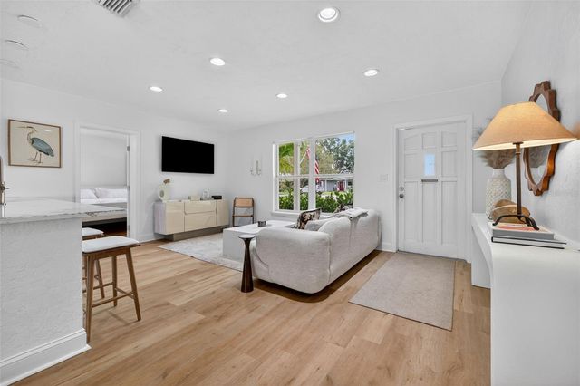 637 41ST AVENUE NE, St Petersburg, FL 33703