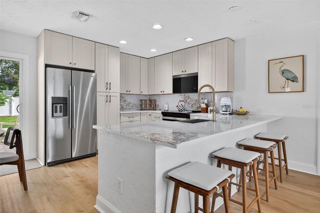 637 41ST AVENUE NE, St Petersburg, FL 33703