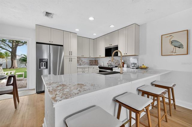 637 41ST AVENUE NE, St Petersburg, FL 33703