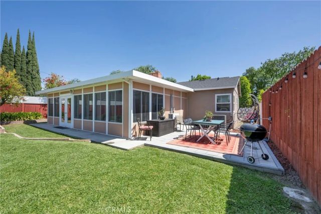 1519 Victoria, Fullerton, CA 92831