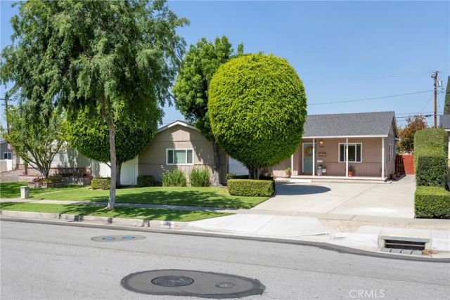 1519 Victoria, Fullerton, CA 92831