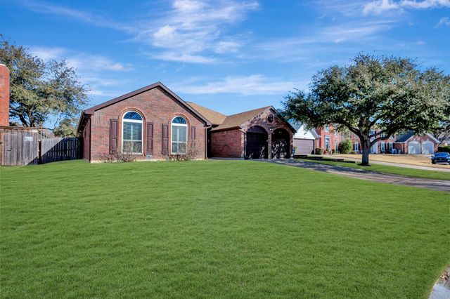 3218 Mapleridge Drive, Grapevine, TX 76051