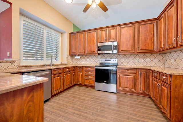 3218 Mapleridge Drive, Grapevine, TX 76051