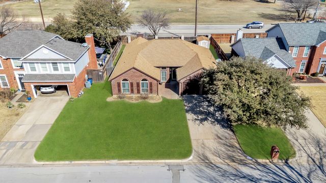 3218 Mapleridge Drive, Grapevine, TX 76051