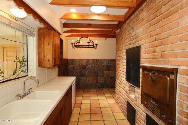 5214 N 33RD Street, Phoenix, AZ 85018