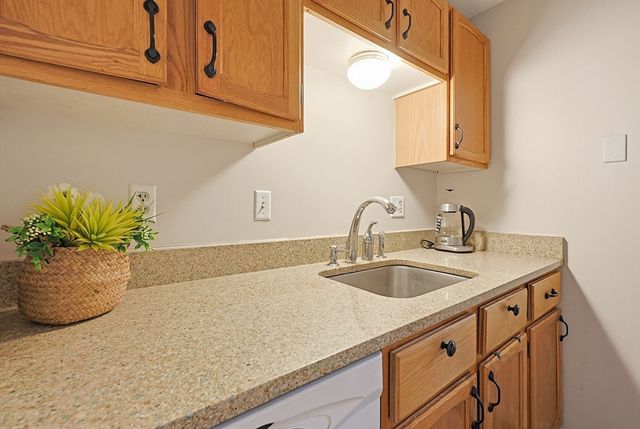 112 Heritage Dr 112, Northbridge, MA 01588