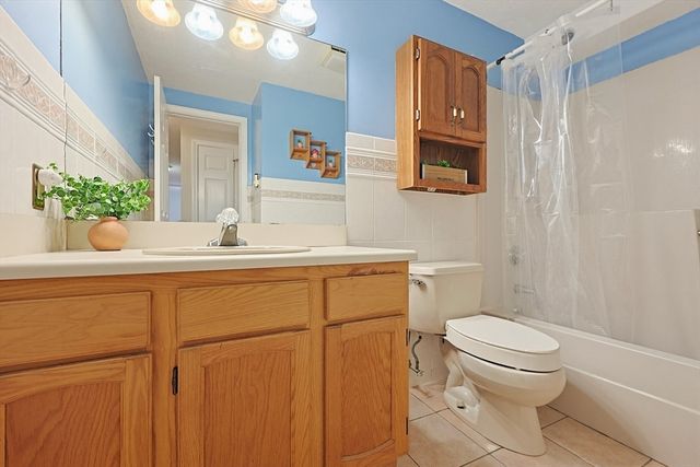 112 Heritage Dr 112, Northbridge, MA 01588