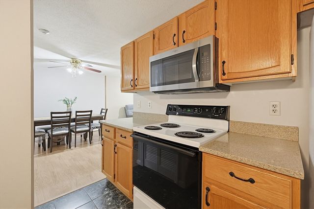 112 Heritage Dr 112, Northbridge, MA 01588