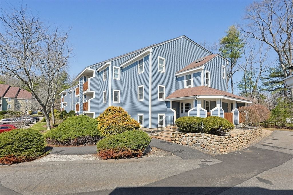 112 Heritage Dr 112, Northbridge, MA 01588