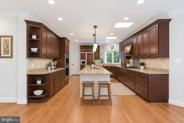 5601 VERNON PL, Bethesda, MD 20817