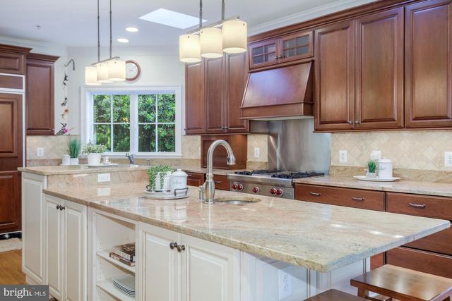 5601 VERNON PL, Bethesda, MD 20817