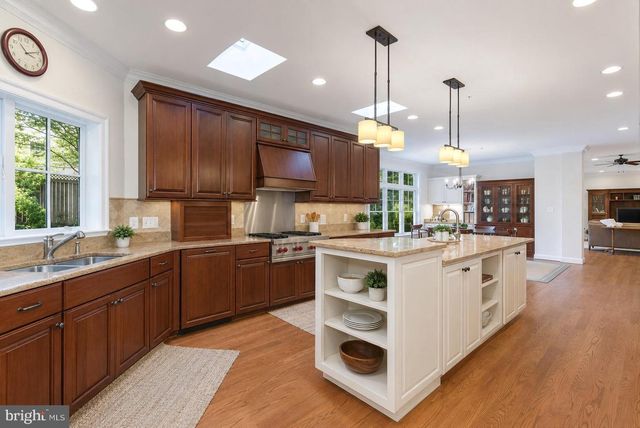 5601 VERNON PL, Bethesda, MD 20817