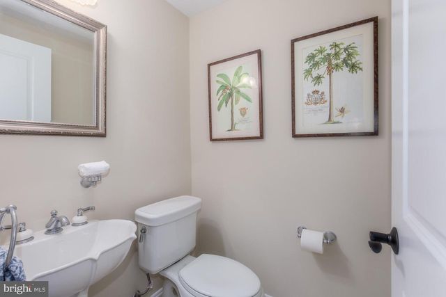 5601 VERNON PL, Bethesda, MD 20817