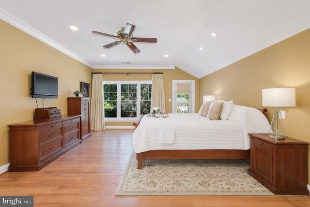 5601 VERNON PL, Bethesda, MD 20817