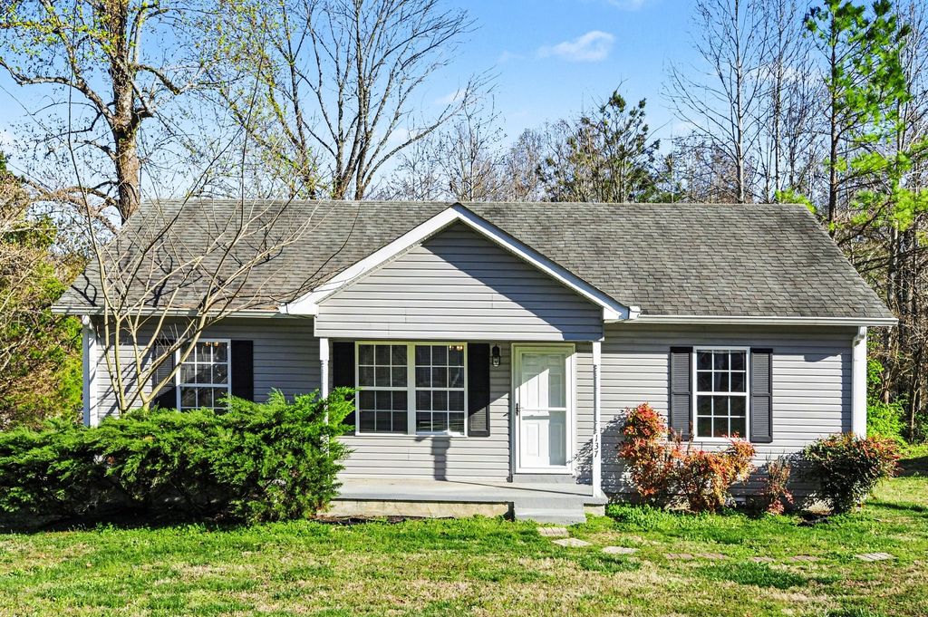 137 N Poole St, Ashland City, TN 37015