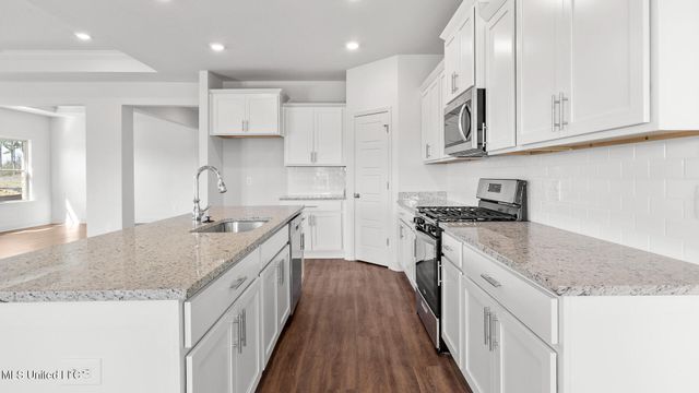 726 Honeysuckle Loop, Canton, MS 39046