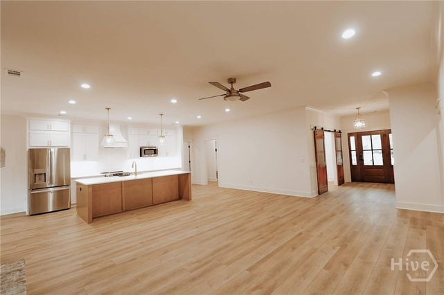 153 Lansing Dr, Ellabell, GA 31308