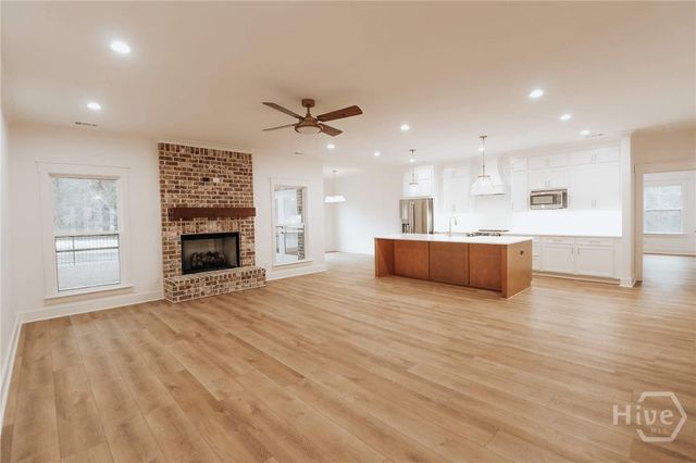 153 Lansing Dr, Ellabell, GA 31308