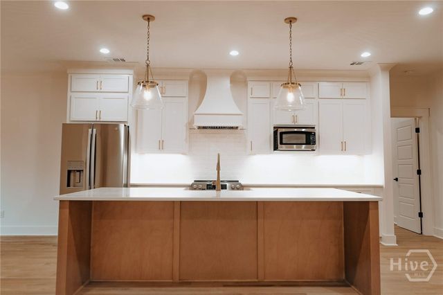 153 Lansing Dr, Ellabell, GA 31308