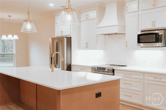 153 Lansing Dr, Ellabell, GA 31308