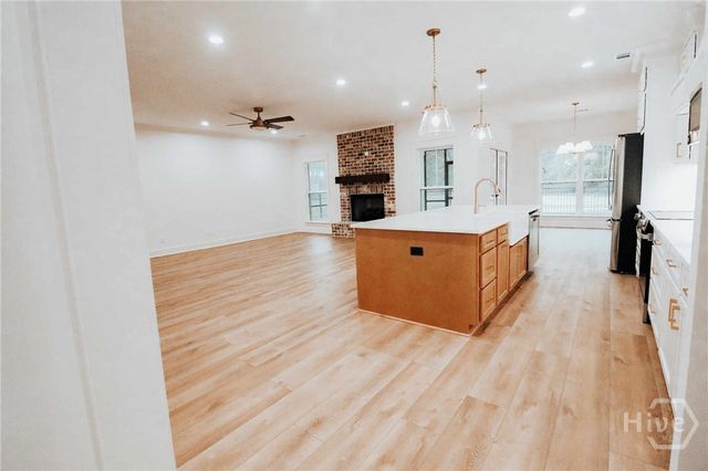 153 Lansing Dr, Ellabell, GA 31308