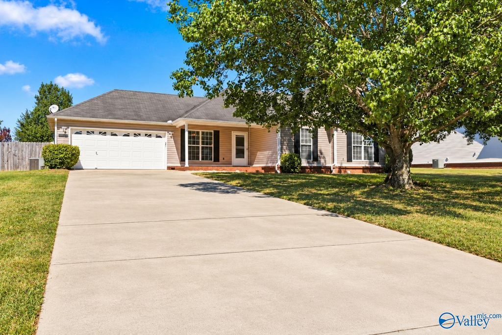 119 Turtle Ridge Drive, New Market, AL 35761