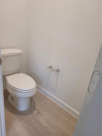 4947 Oakwood Drive, Arcola, TX 77545