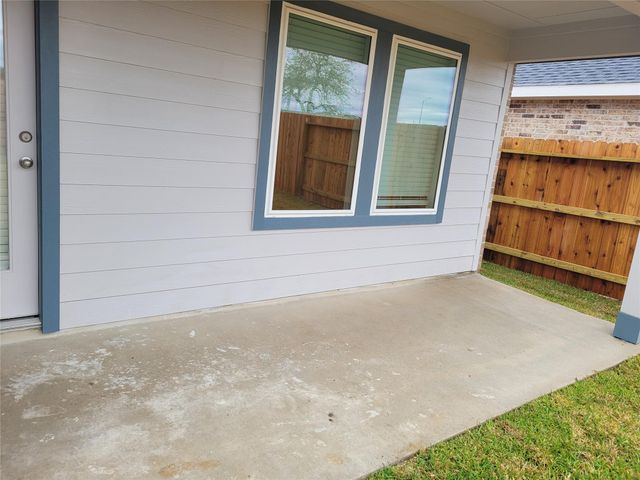 4947 Oakwood Drive, Arcola, TX 77545