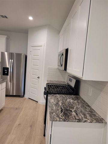4947 Oakwood Drive, Arcola, TX 77545