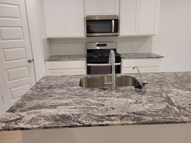 4947 Oakwood Drive, Arcola, TX 77545