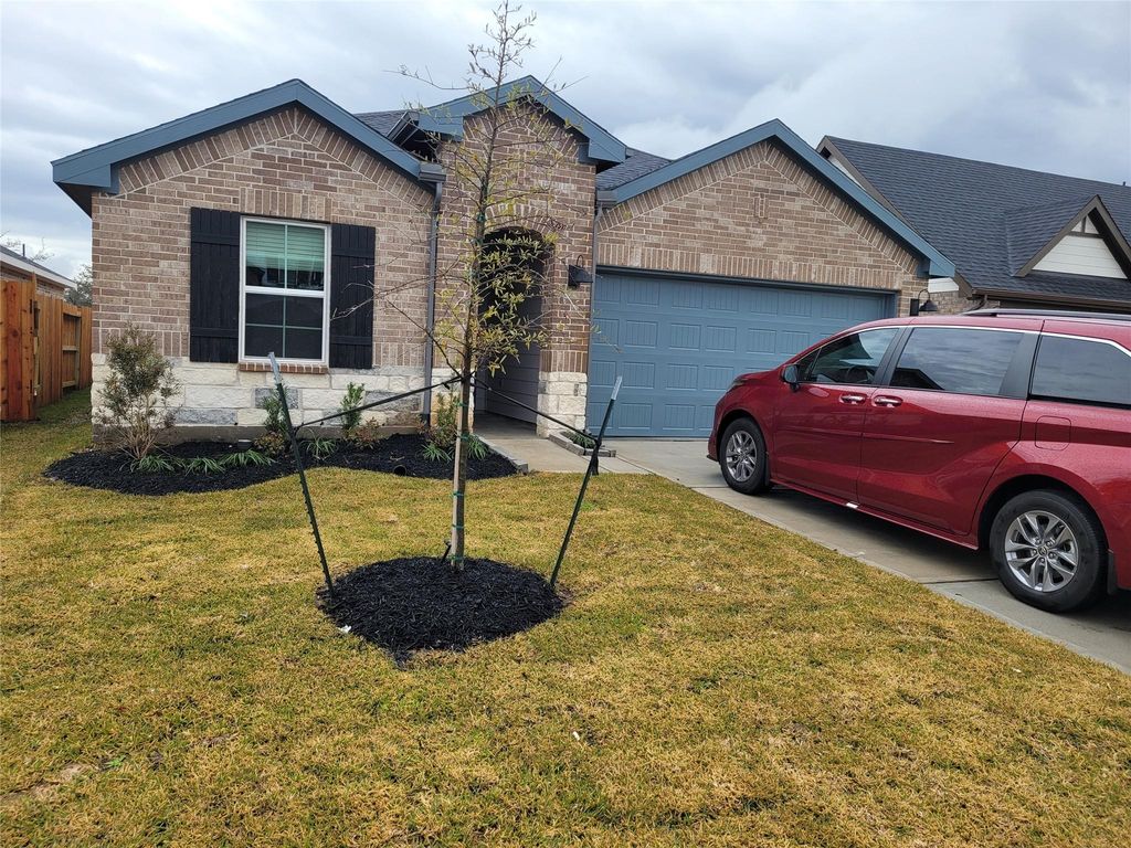 4947 Oakwood Drive, Arcola, TX 77545