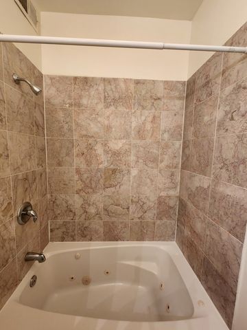 6812 N Wayne Avenue 1C, Chicago, IL 60626