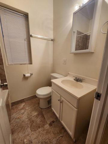 6812 N Wayne Avenue 1C, Chicago, IL 60626