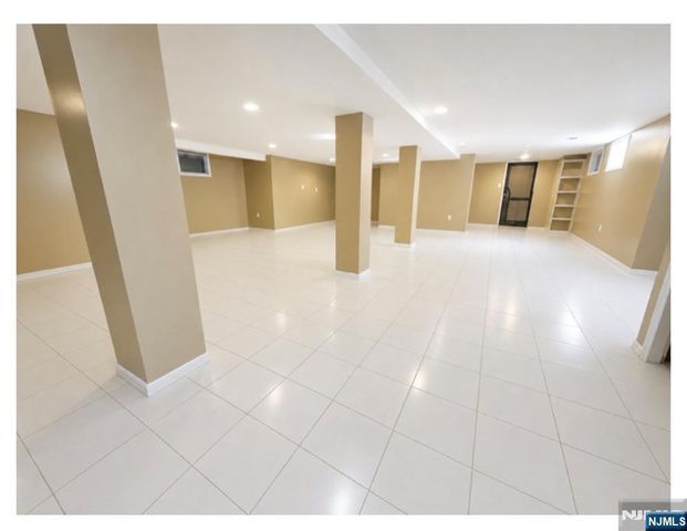 25 Hazelton Street, Ridgefield Park, NJ 07660