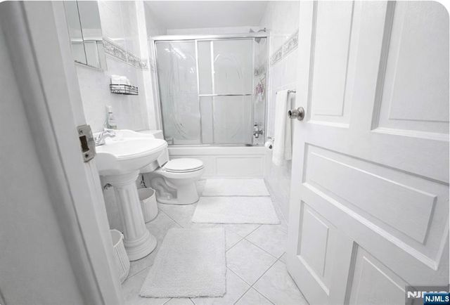 25 Hazelton Street, Ridgefield Park, NJ 07660
