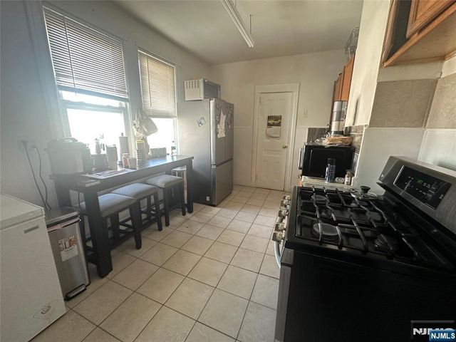 25 Hazelton Street, Ridgefield Park, NJ 07660
