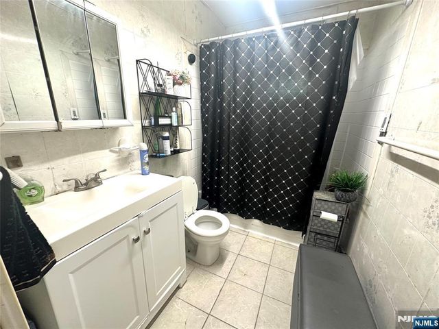 25 Hazelton Street, Ridgefield Park, NJ 07660