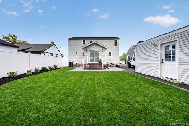 99 Kuhl Avenue, Hicksville, NY 11801