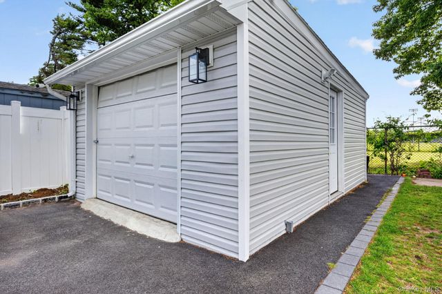 99 Kuhl Avenue, Hicksville, NY 11801