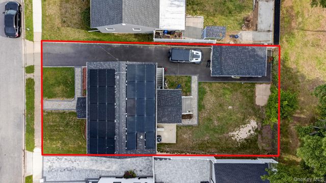 99 Kuhl Avenue, Hicksville, NY 11801