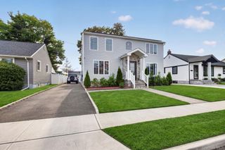 99 Kuhl Avenue, Hicksville, NY 11801