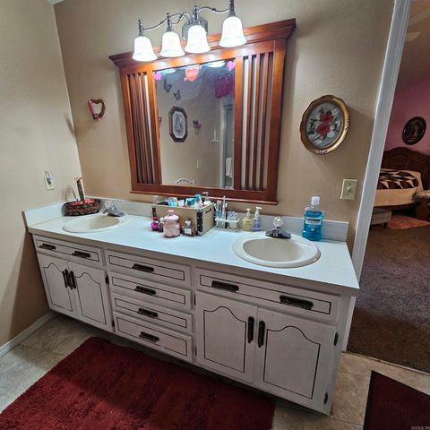 40 E Pless Place, Russellville, AR 72802