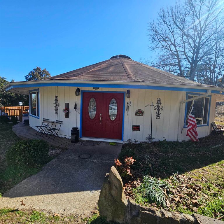 40 E Pless Place, Russellville, AR 72802