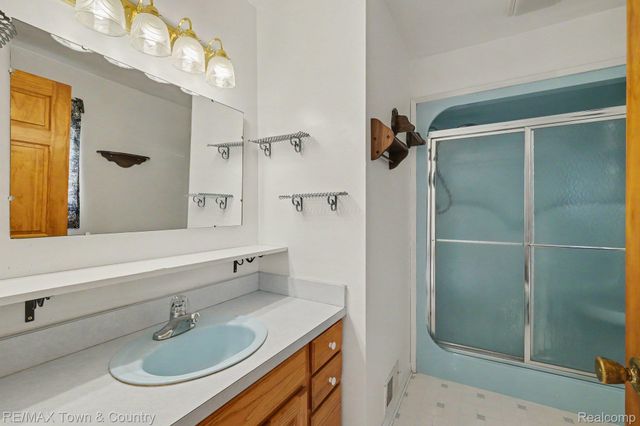 1291 W Tobias Road, Vienna Charter Township, MI 48420
