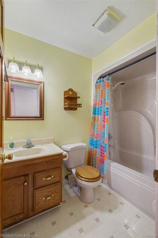 1291 W Tobias Road, Vienna Charter Township, MI 48420